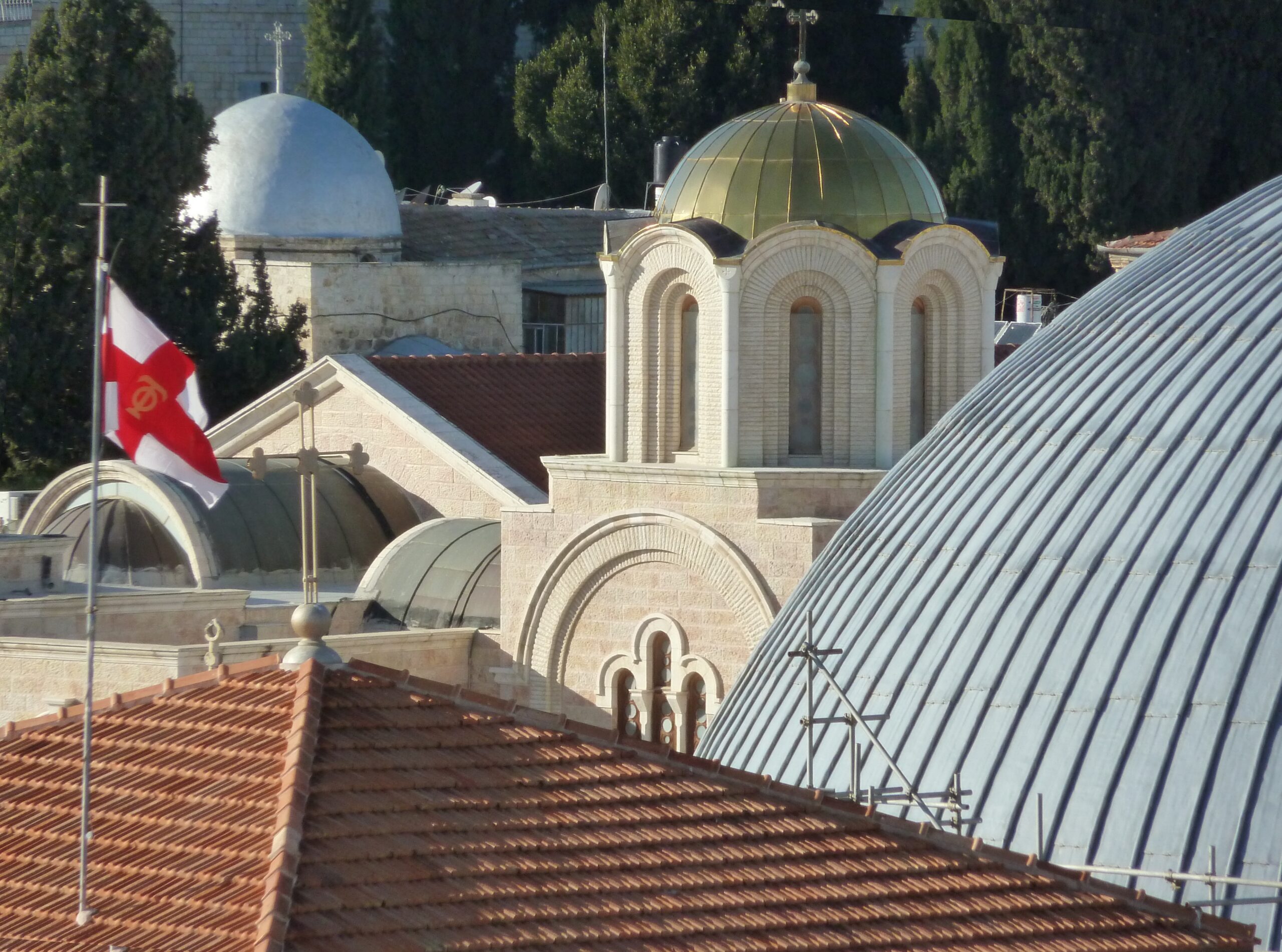 Old_Jerusalem_Greek_Orthodox_Patriarchate_golden_dome_and_flag