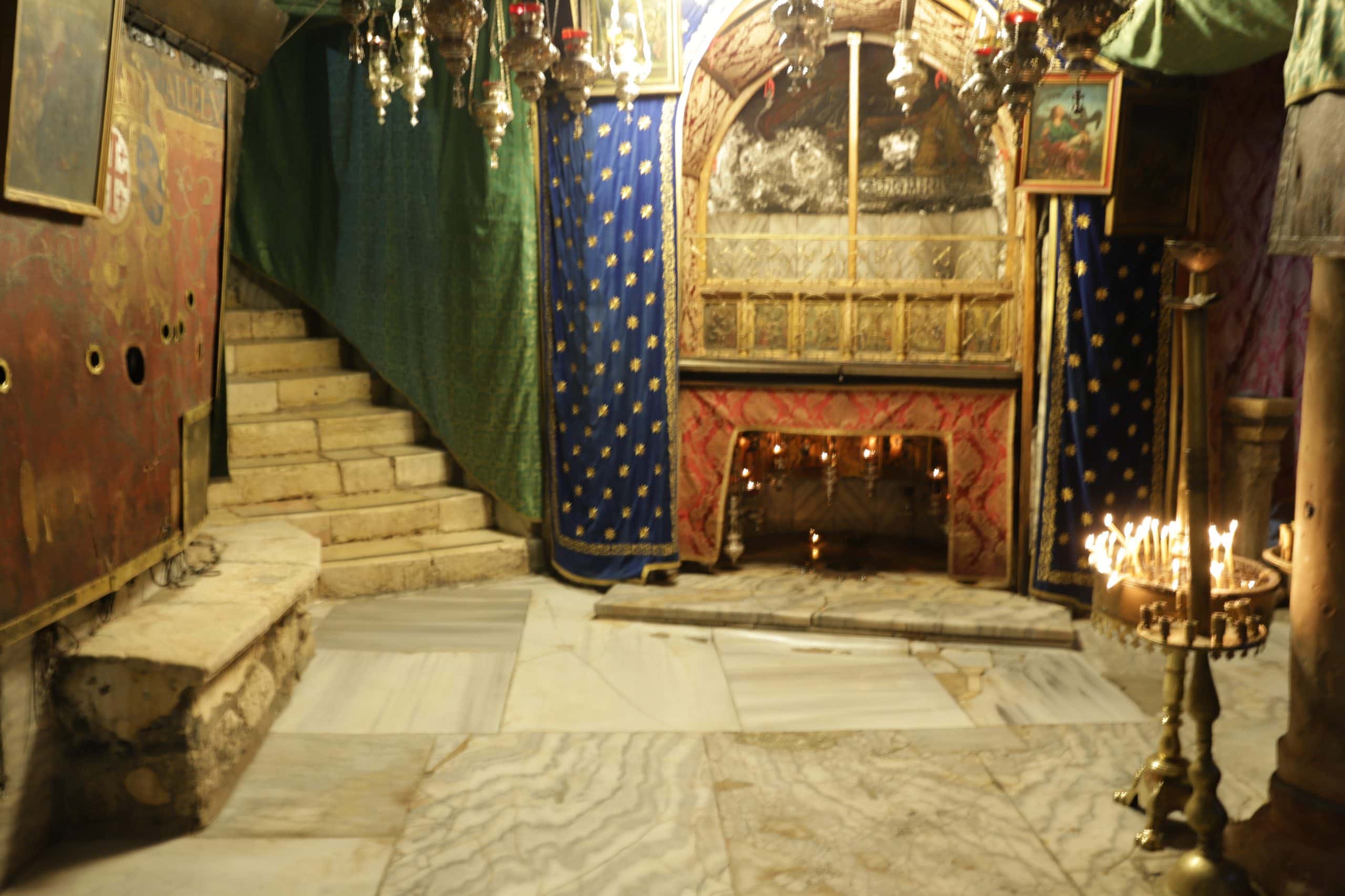 صورة جريس بصير-مغارة الميلاد في كنيسة المهد