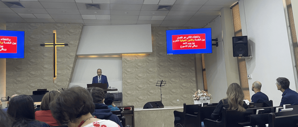 راعي كنيسة عمان المعمدانية يقدم عرض بعنوان "هأنذا ارسلني"