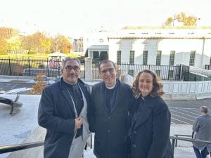 خارج كنيسة الرسول مرقص الانجليكانية قرب البيت الابيض