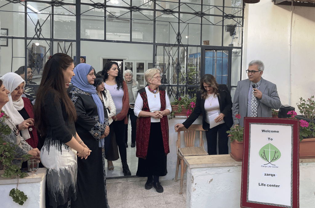 القس سامر بطارسة راعي كنيسة الزرقاء المعمدانية في حفل افتتاح مركز الحياة