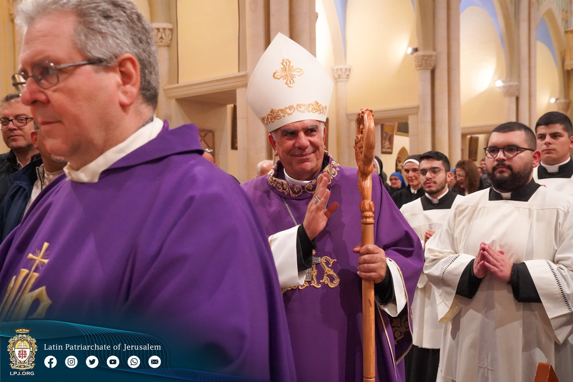 المطران جمال دعيبس يودع ابرشية القدس