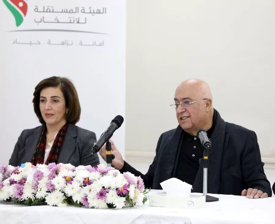 من اليمن المهندس موسى المعايطة والى يمينه د. عبير دبابنه