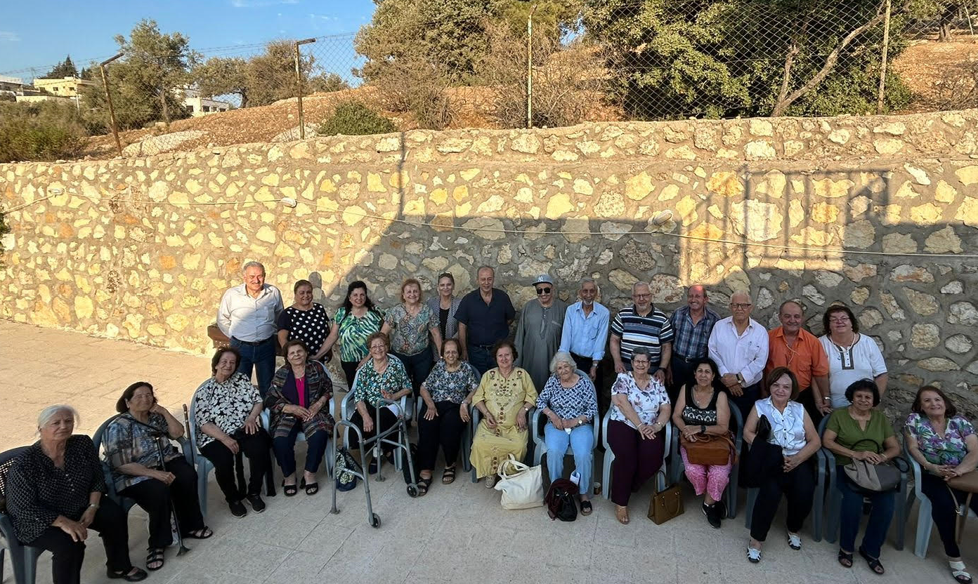 صورة جماعية خلال رحلة إلى مزرعة نسيم وهالة دبابنة في زي -محافظة البلقاء