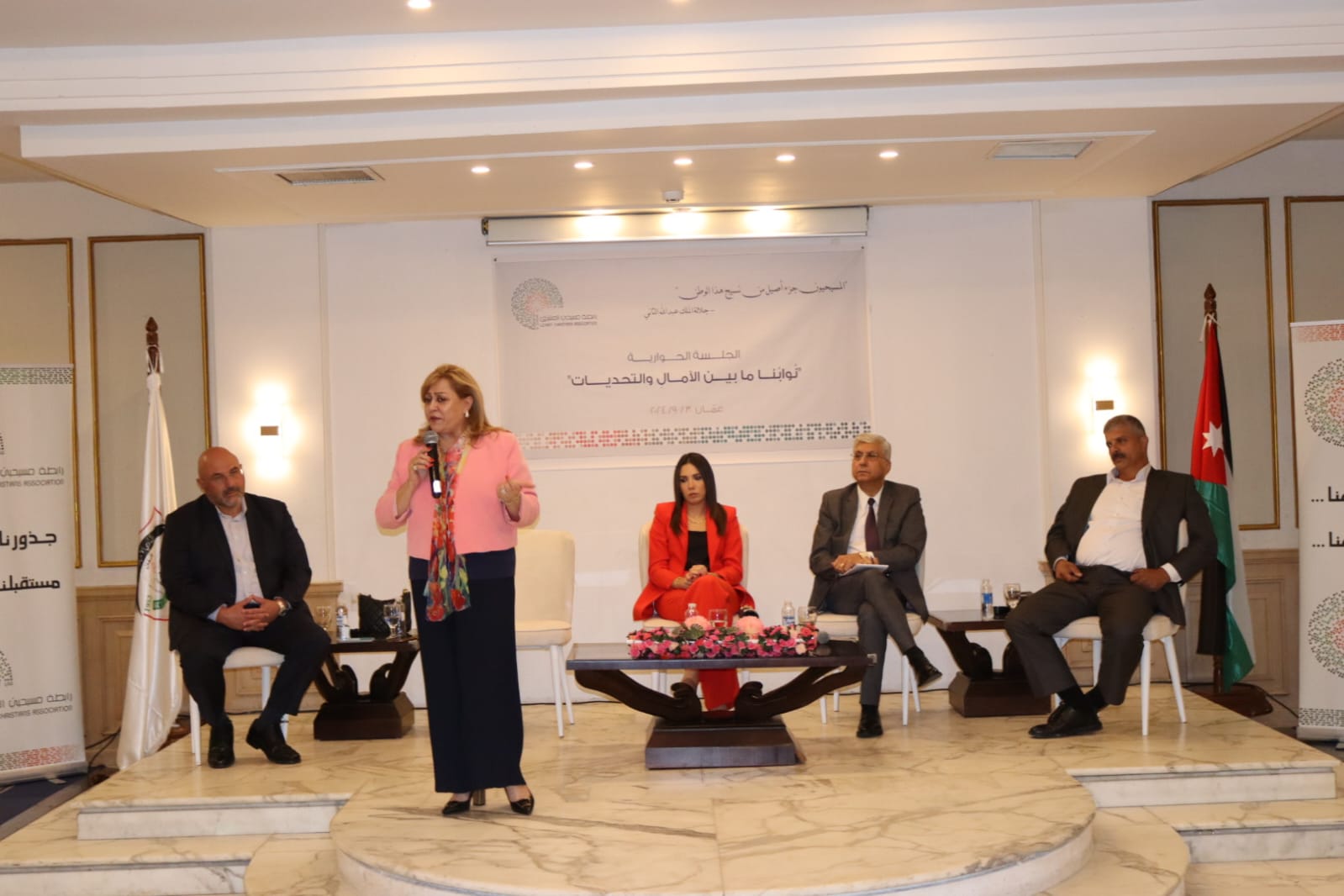 من اليمين اياد جبرين, جهاد عبوي, رند خزوز، هدى نفاع وميسر الندوة جواد عباسي