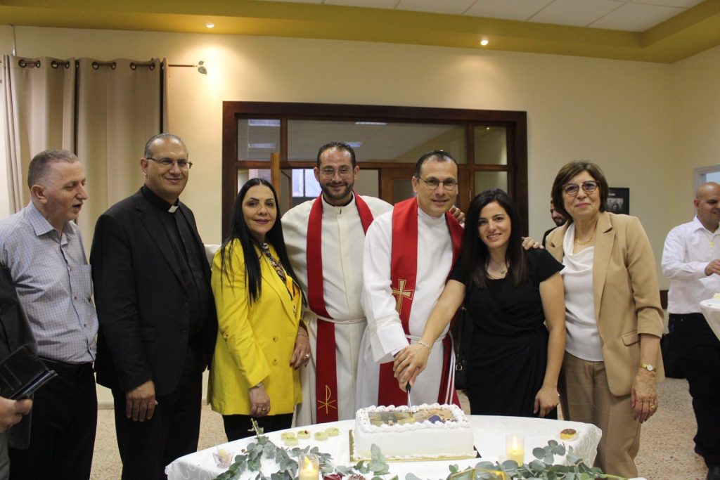 في حفل وداع القسيس منذر اسحق وعائلته