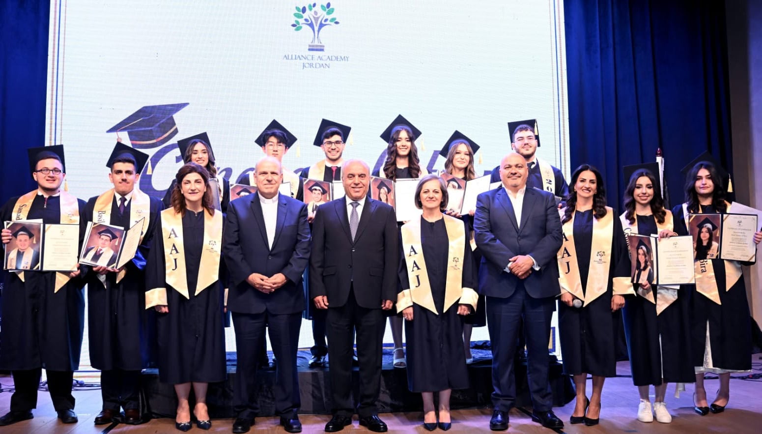 Minister with graduates and leaders of AAJ