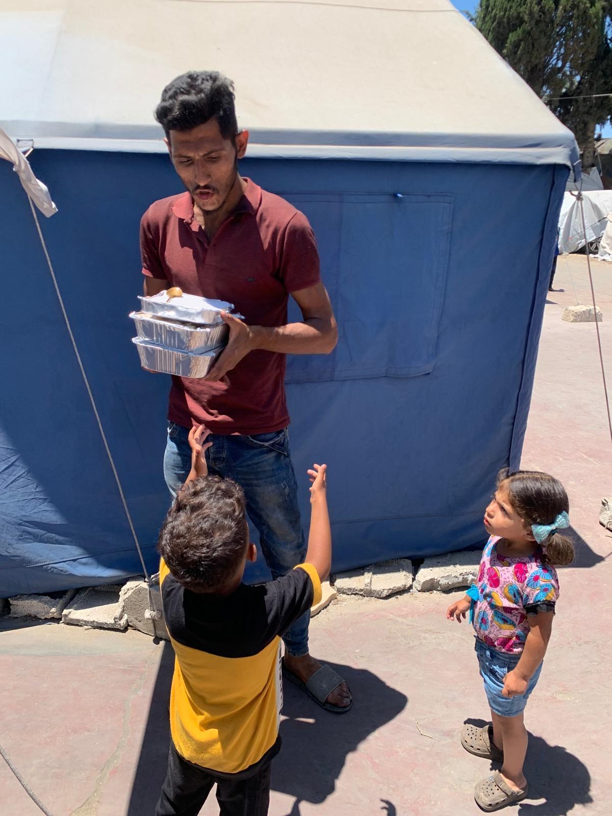 الجيل التالي في فلسطين يوفر 400 وجبة لاهلنا في غزة