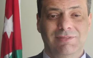 الكاتب د. مهند العزة
