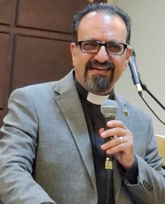 القس وليد مدانات الرئيس الروحي لطائفة كنيسة الناصري