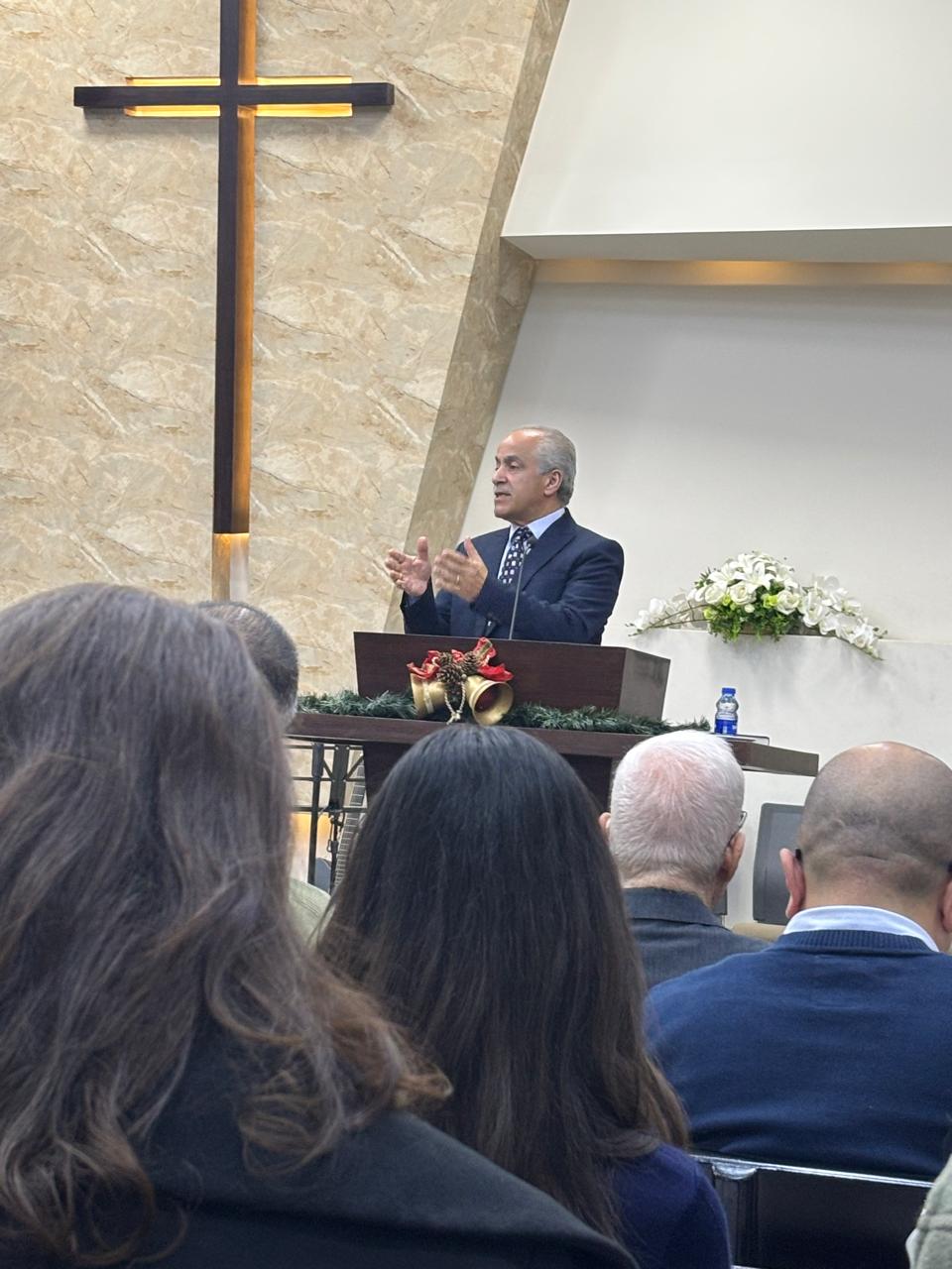 القس شكري شرش راعي كنيسة عمان المعمدانية