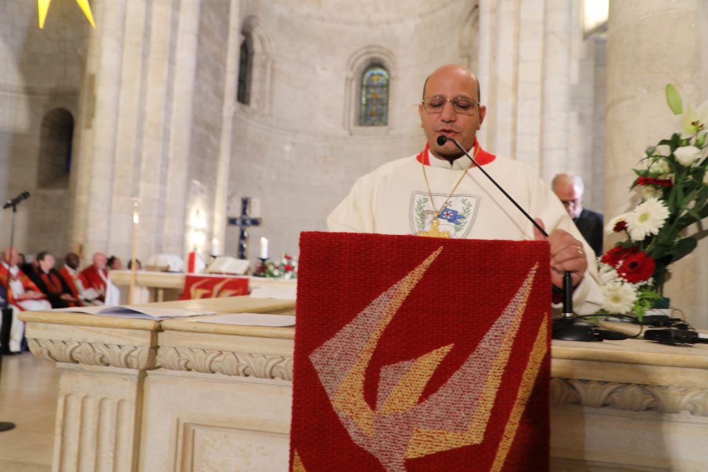 المطران عماد موسى حداد- تصوير مايكل يونان