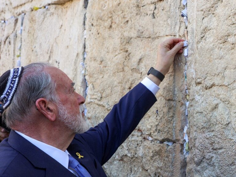 US Ambassador Mike Huckabee at the Western Wall in Jerusalem