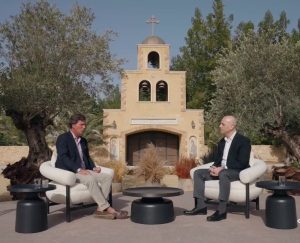 سعد نبيل المعشر ضيف الاعلامي الامريكي تاكر كارلسون في موقع المغطس