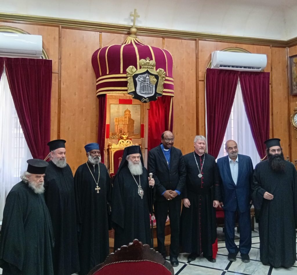 امين عام مجلس الكنائس العالمي مع رؤساء الكنائس في القدس