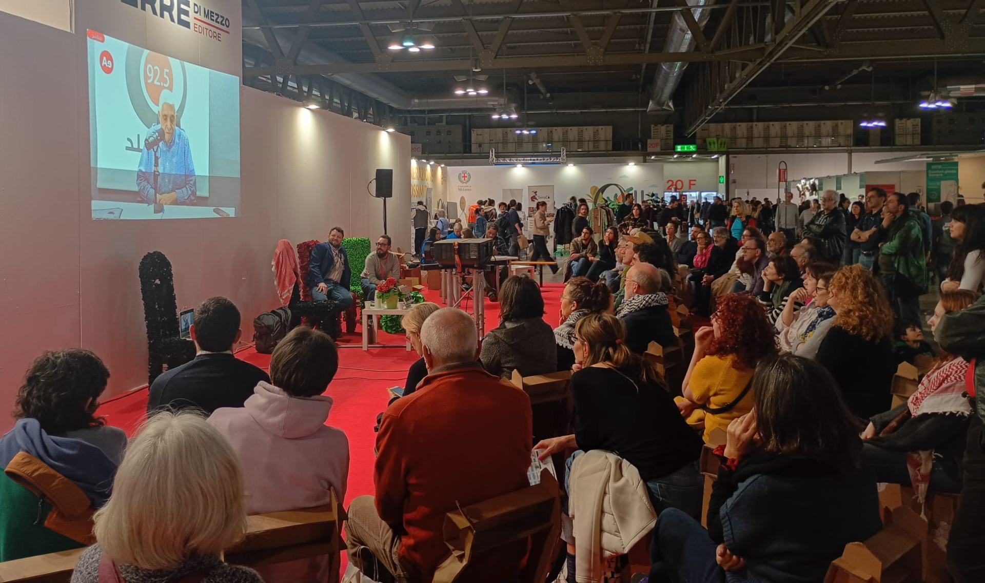 Daoud Kuttab speaking to a packed crowd in Milan's fair