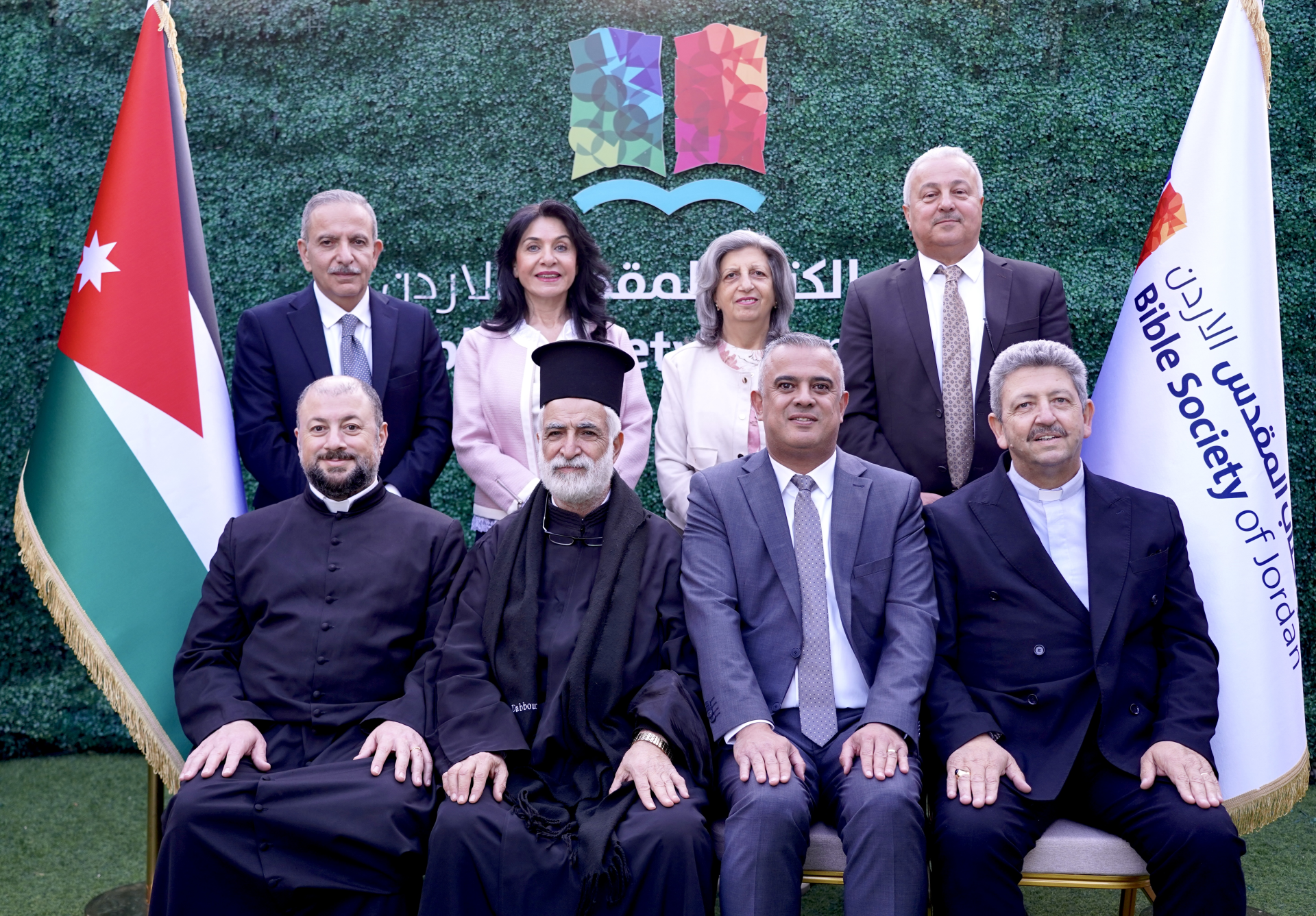 جلوس :فائق حداد، منذر نعمات، إبراهيم دبور، فراس نصراوين، وقوف: فارس حجازين، لينا إمسيح ريم الفار، إيهاب عمارين